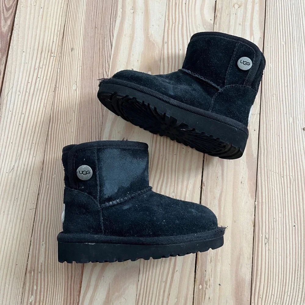 UGG toddler bailey